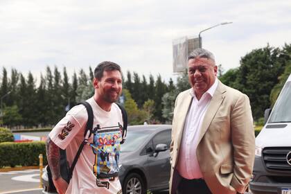 Claudio Tapia recibe a Lionel Messi en el predio AFA de Ezeiza
