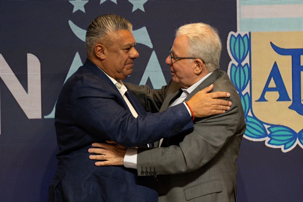 Claudio Tapia y el rector de la Universidad de la AFA, Alberto Barbieri