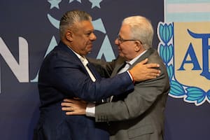 Claudio Tapia y el rector de la Universidad de la AFA, Alberto Barbieri