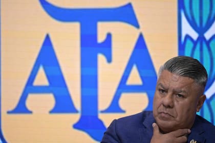 Claudio Tapia y la cúpula de la AFA se mantienen en silencio respecto de los chats que comprometen a los árbitros