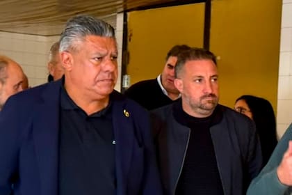 Claudio Tapida, presidente de AFA, y Cristian Malaspina, secretario general de la entidad, en Bahía Blanca