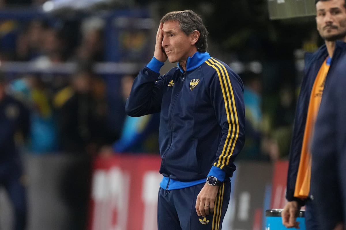 Claudio Ubeda se tapa la cara: Boca quedó eliminado de la Copa Libertadores tras la derrota por 1-0 contra Universidad Católica en la Bombonera