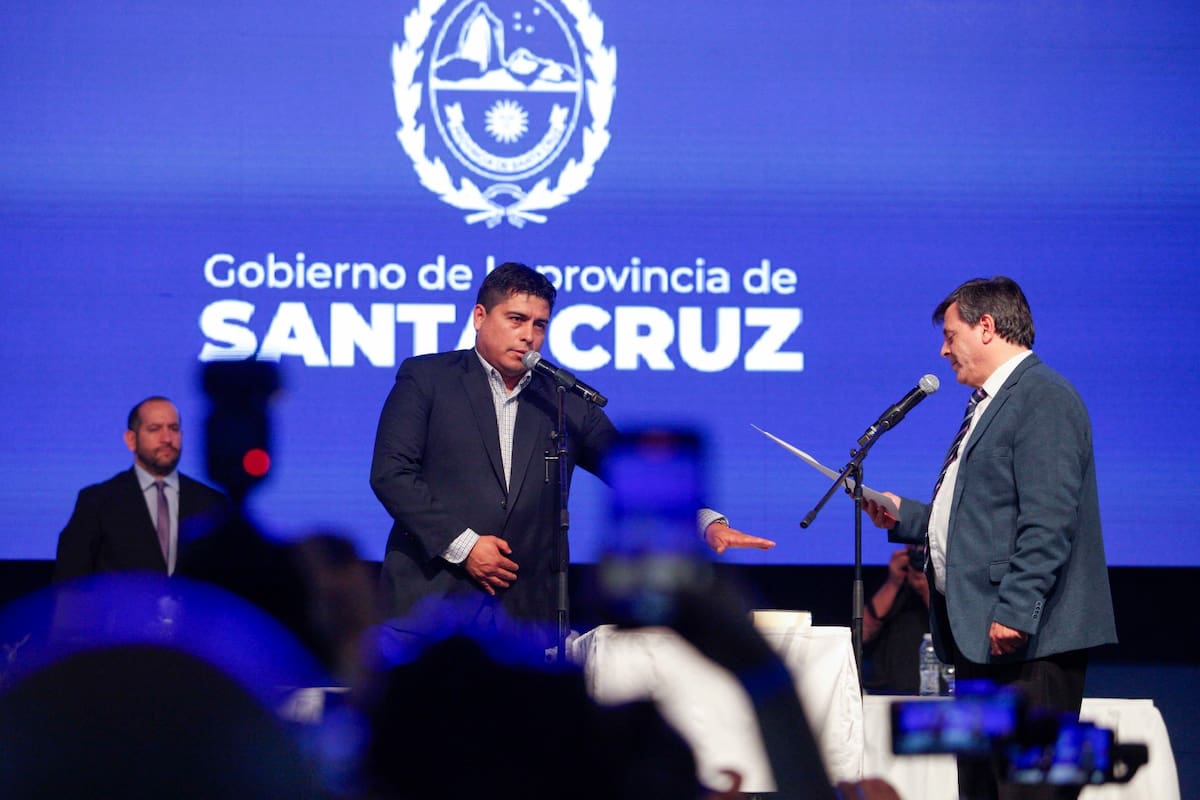 Claudio Vidal cuando asumió como gobernador de Santa Cruz
