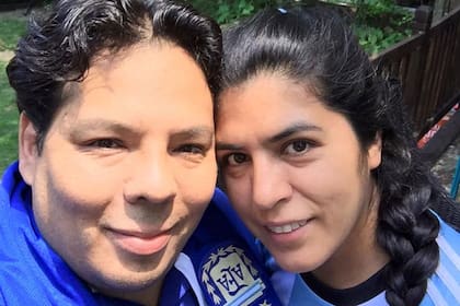 Claudio y Laura, antes de ir hacia el estadio