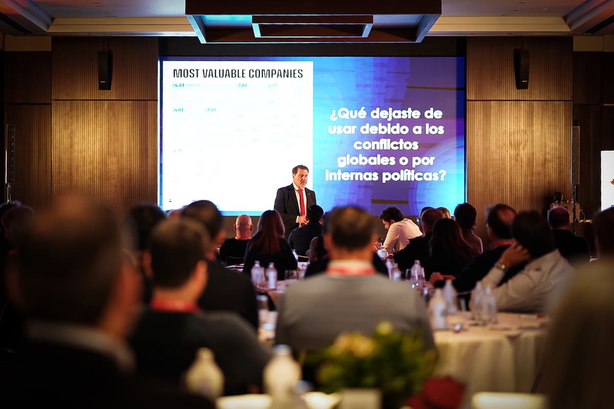 Claudio Zuchovicki en el evento de Red Hat