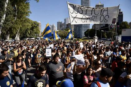 Vecinos de Rosario marcharon en reclamo de Justicia por la muerte de Carlos Orellano, la protesta se desarrolla frente al boliche Ming y a 100 metros del lugar donde el presidente Alberto Fernández encabezará un acto