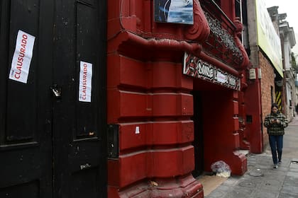 Clausuraron el bar donde trabajaba la novia del acusado del asesinato de Agostina Vega