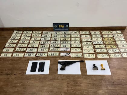 Clausuraron una imprenta de dólares falsos