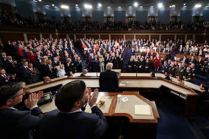 Claves del discurso de Trump: ensalzar la economía, patriotismo y un giro oscuro sobre demócratas