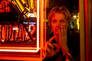 La sed de venganza da pie a un melodrama de body horror con la firma de Mike Flanagan