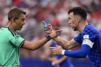Clément Turpin dirigió Inglaterra-Croacia en el debut de ambos en esta Copa del Mundo.