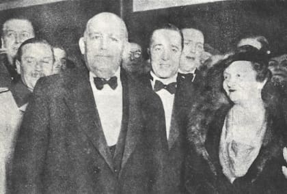 Clemente Lococo junto al presidente Justo y su esposa la noche de la apertura del Teatro Ópera