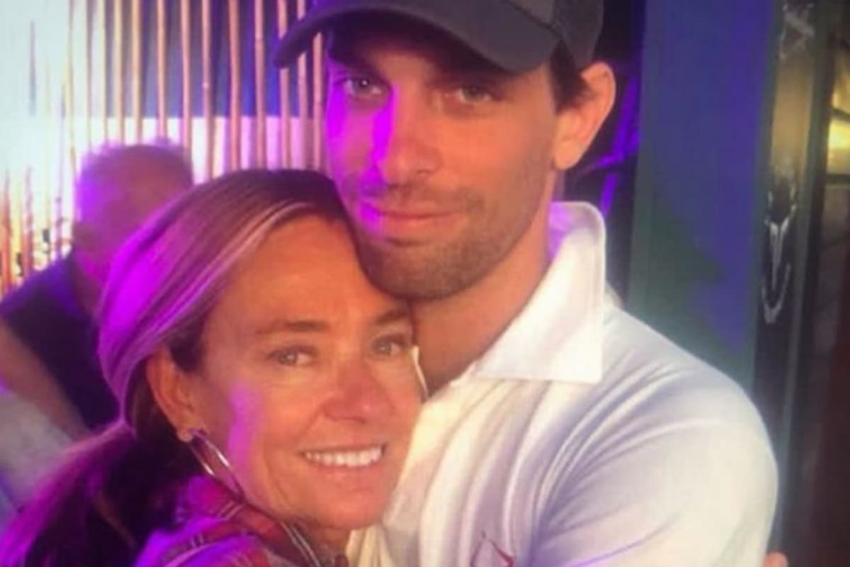 Clemente Zavaleta, polista de 36 años que sufrió un grave accidente, junto a su madre María Emilia