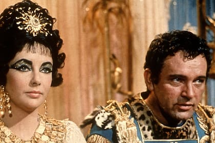 Elizabeth Taylor y Richard Burton en Cleopatra, de Joseph L. Mankiewicz, que puede verse en su versión "definitiva" de más de cuatro horas en Star+