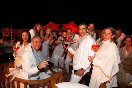 Clientes y amigos de la marca se reencontraron a orillas del mar.