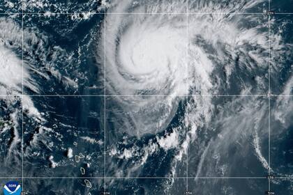 Clima tropical en el Atlántico afecta el Caribe y podría impactar el sureste de EEUU