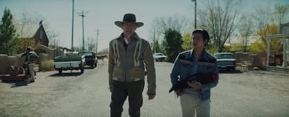 Clint Eastwood en Cry Macho, junto al joven mexicano Eduardo Minnett
