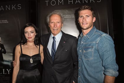 Clint Eastwood junto a sus hijos Francesca y Scott en 2016