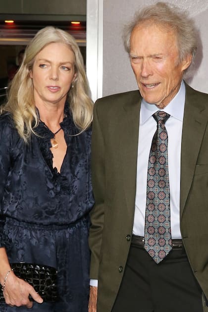Clint Eastwood y su actual mujer, Christina Sandera