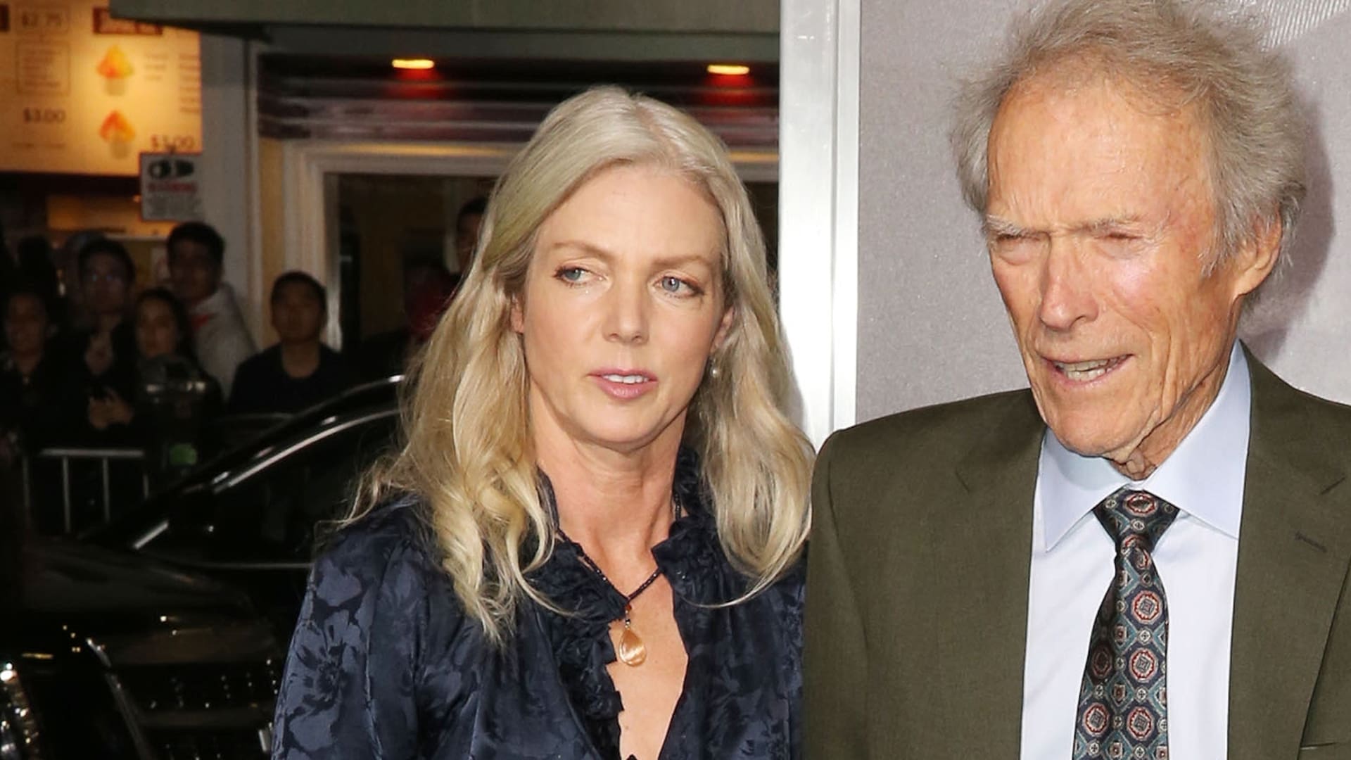 Clint Eastwood y su actual mujer, Christina Sandera