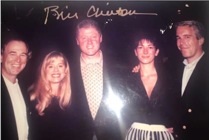 Clinton junto a los Epstein