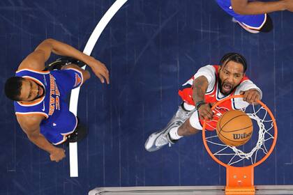 Clippers vencen a Knicks por 105-95 y siguen en la carrera por los playoffs en el Oeste