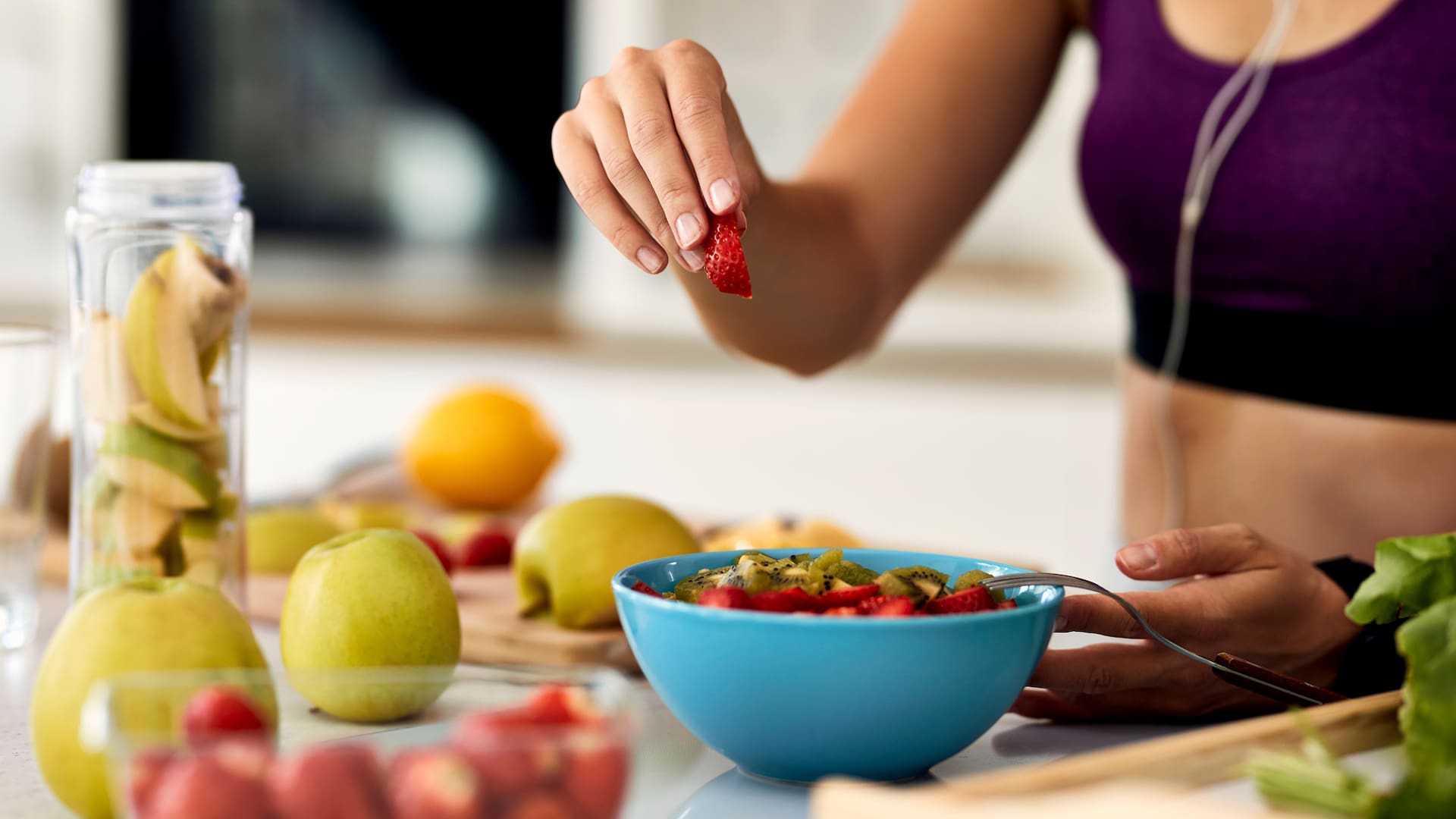 Los carbohidratos aportan glucosa que más adelante se convierte en energía para el cuerpo