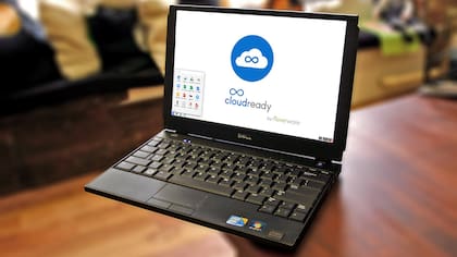 CloudReady ofrece una interfaz y funcionamiento idéntico a Chrome OS, y puede ser instalado en cualquier computadora vieja o en desuso