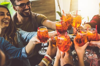 Club ofrece una amplia variedad de restaurantes y bares en los que disfrutar en buena compañía.