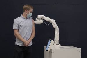 Cobi es el robot administrador de vacunas sin aguja creado en Canadá