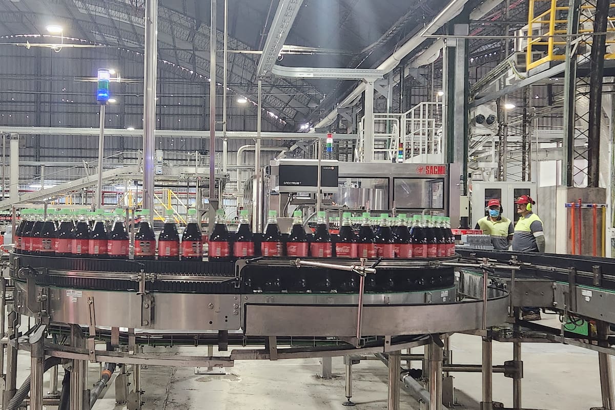 Coca Cola Andina inauguró una nueva línea de producción de envases retornable en Mendoza