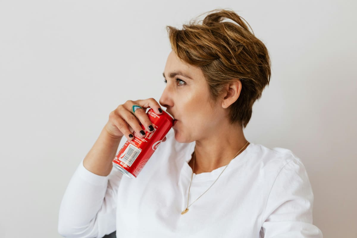 Coca Cola informó a través de una contestación a un usuario que discontinuo dos sabores de su famosa refresco
