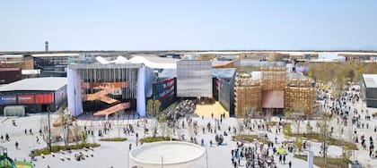 Coca-Cola presentó e instaló una máquina expendedora sin enchufe, a base de hidrógeno, en la Expo Universal de Osaka, Japón (foto: Hufton + Crow)