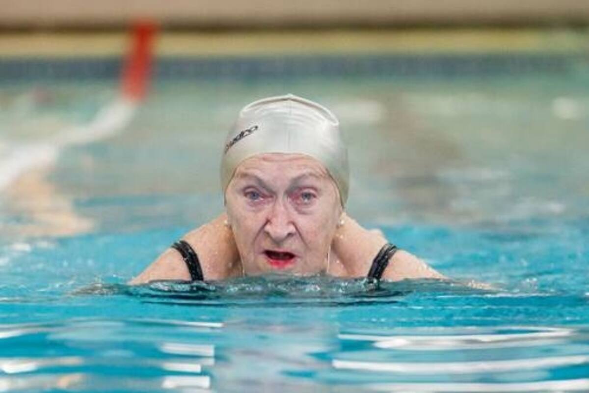 Coca Duarte en el agua, a sus 91 años