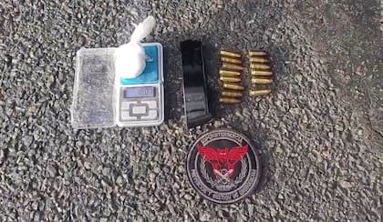 Cocaína, un cargador y balas incautadas en el procedimiento del Anillo Digital en la General Paz