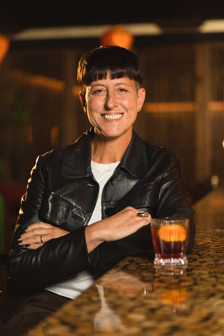Inés de los Santos, mujer pionera de la coctelería con 25 años de trayectoria, en su nuevo proyecto.