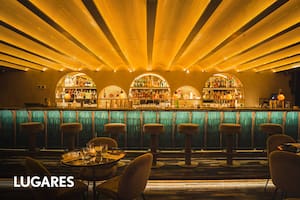 El bar con cócteles de autor y cocina franco-vietnamita que se convirtió en una referencia de la noche porteña