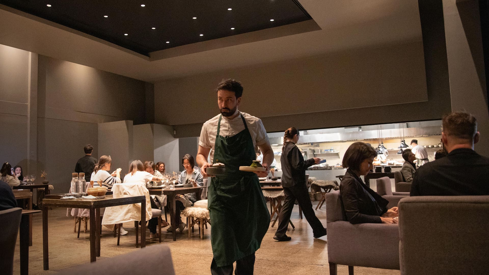Cocina a la vista y sofisticación en el salón de Boragó.