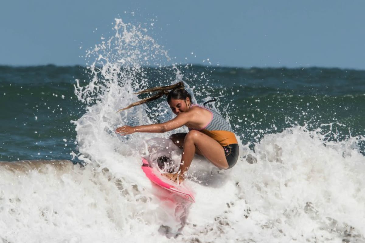 Cocó Cianciarulo ya suma varios podios de torneos de surf