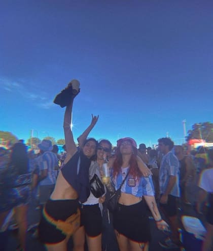 Coco Domán celebrando junto a sus amigos