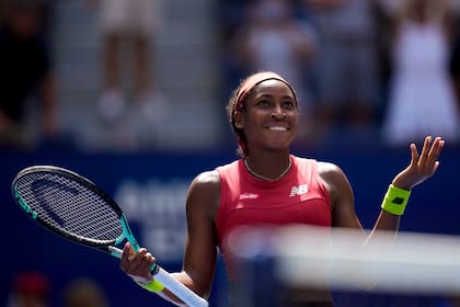 Coco Gauff, feliz, al derrotar a Jelena Ostapenko