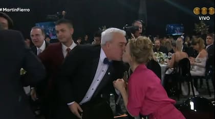 Coco Sily y Cecilia Carrizo asistieron juntos a la gala de los Martín Fierro