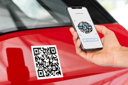 Al escanear el código, te dirigirá hacia un sitio web falso creado por los criminales en donde te solicitará información personal y algunos datos bancarios (Freepik)