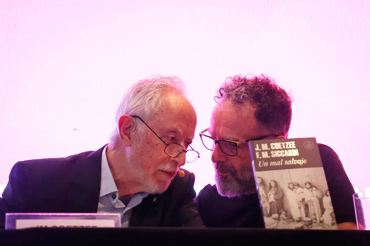 Coetzee y Martínez Siccardi, en la Feria del Libro