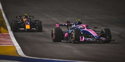 Colapinto, delante de Hadjar en el GP de Singapur el domingo pasado