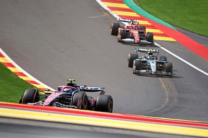 Colapinto en la trepada de Eau Rouge en Spa Francorchamps