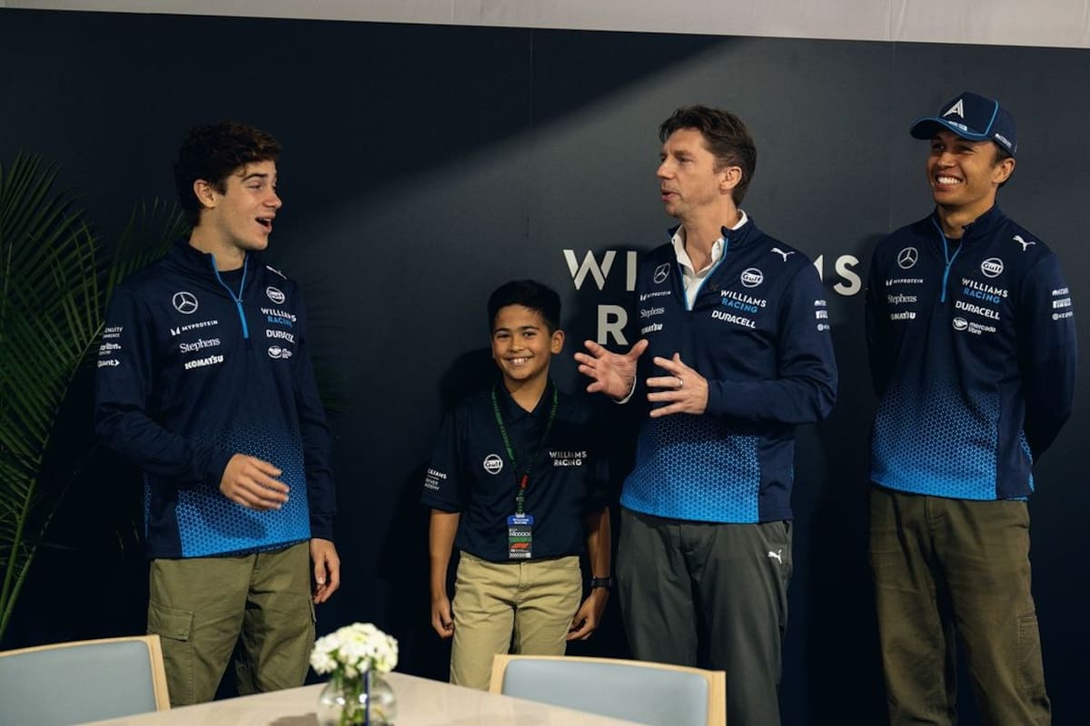 Colapinto junto a James Vowles, jefe del equipo Williams, y su compañero Alex Albon (Foto: Instagram @francolapinto)