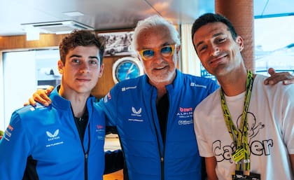 Colapinto y Briatore junto con el DT de la selección argentina, Lionel Scaloni