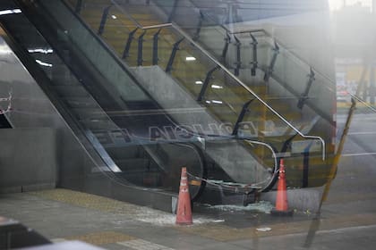Colapso de escalera mecánica en la estación Sáenz del Belgrano Sur