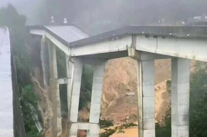 Colapso de un puente en Xiazong, provincia de Guizhou